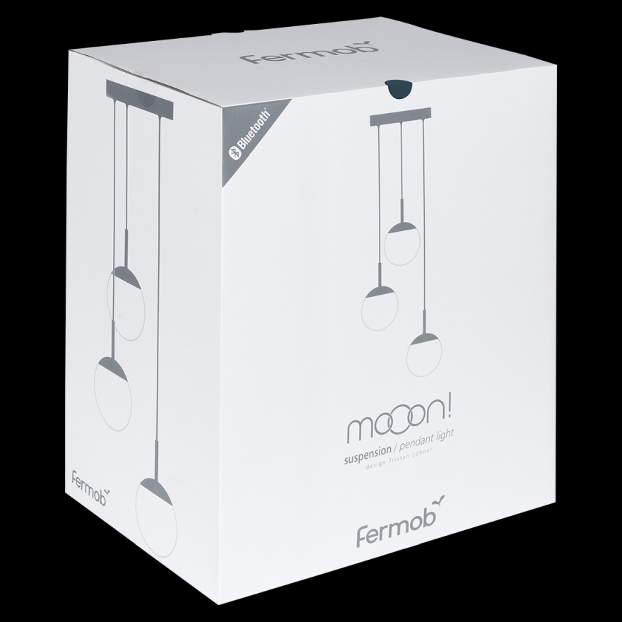 Verpackung der Mooon Triple Pendelleuchte von Fermob, moderne Hängeleuchte mit drei Leuchtkörpern, geeignet für Innen und Außen.