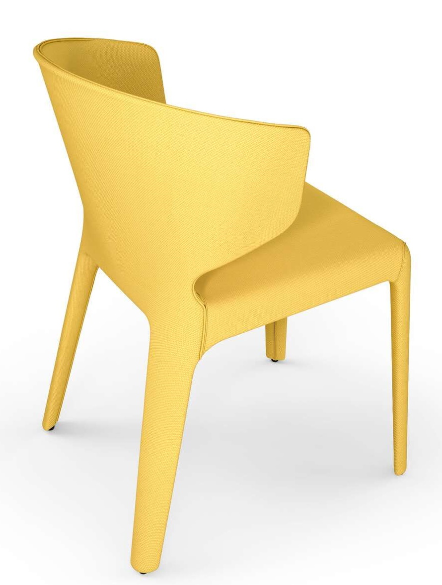 Gelber 367 Hola Armlehnstuhl von Cassina, moderner Design Stuhl mit Stoffbezug und Armlehnen.