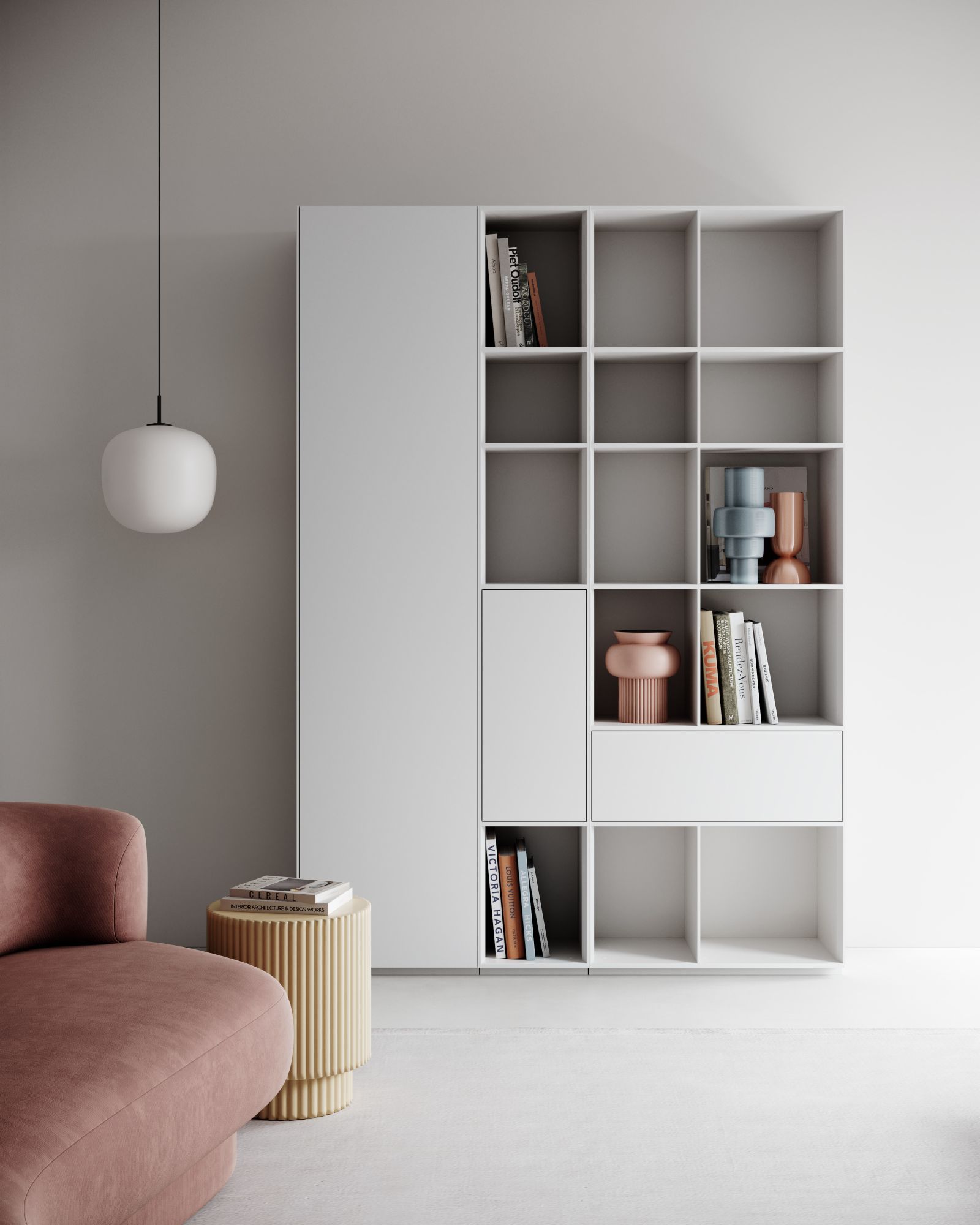 Weißes Nex Pur Regal von Piure mit Fächern, Tür und Fachboden, dekoriert mit Büchern und Vasen.