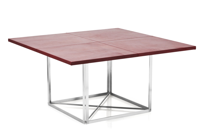 Quadratischer PK 40 Esstisch von Fritz Hansen mit roter Tischplatte und verchromtem Stahlgestell.