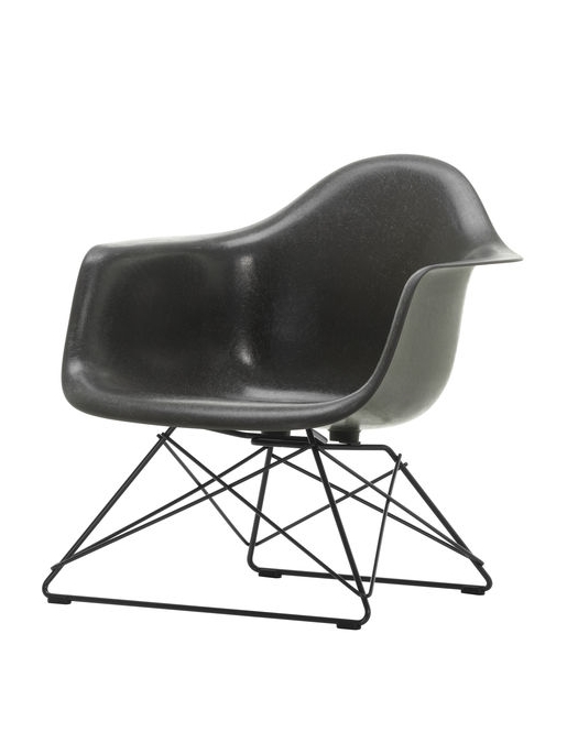 Schwarzer Eames Fiberglass Arm Chair LAR Stuhl von Vitra mit schwarzem Drahtgestell. Designklassiker.