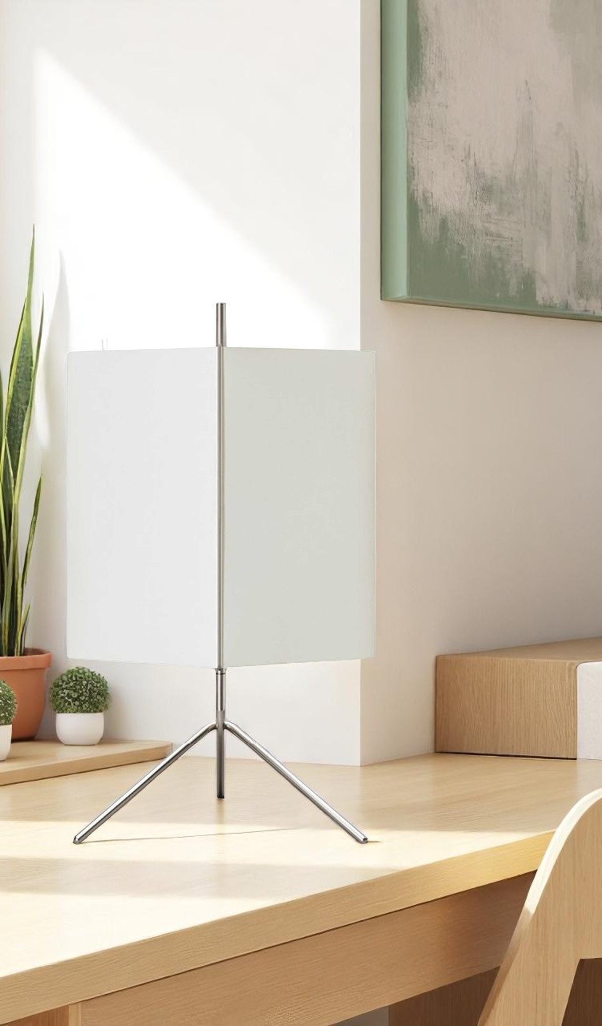 Nahaufnahme der 3T09 Table I Tischleuchte von Cassina mit weißem Lampenschirm und Stativfuß.