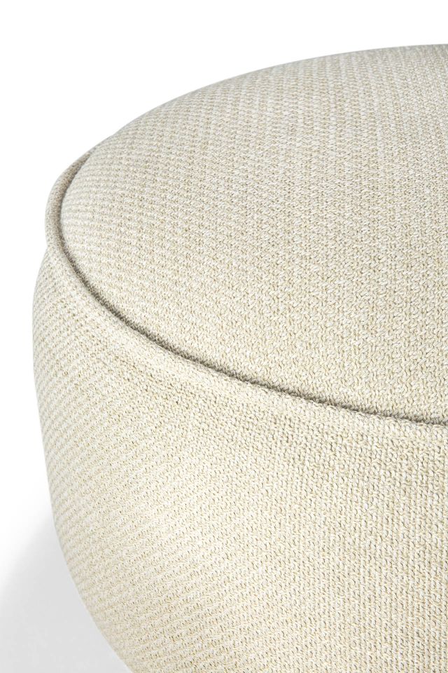 Detailaufnahme des Ethnicraft Donut Outdoor Sitzhockers XL, beige Textur.