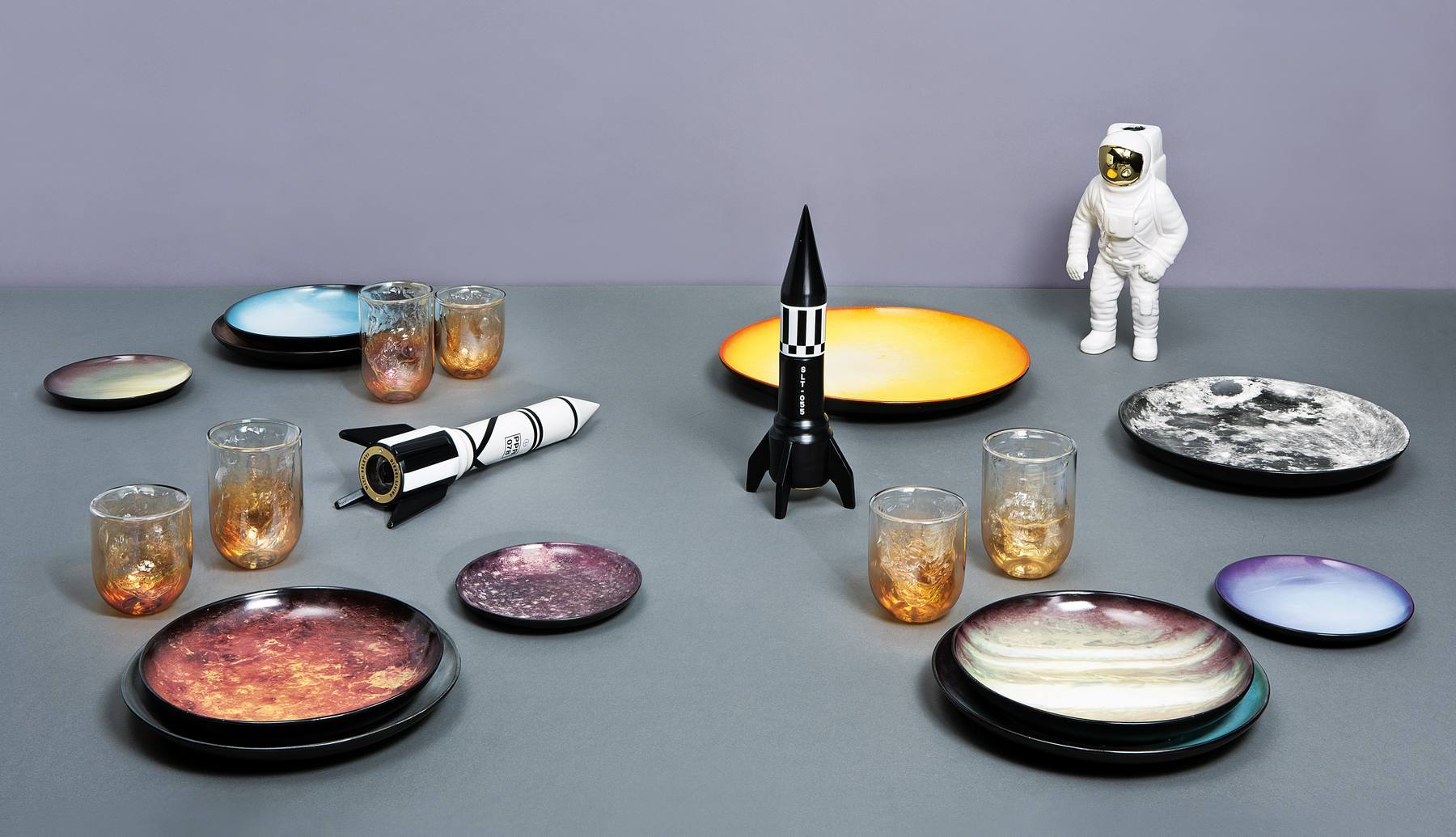 Produktfoto: Seletti Starman Vase Astronaut, Raketen und Planeten Geschirr für Tischdekoration im Weltraum Design.