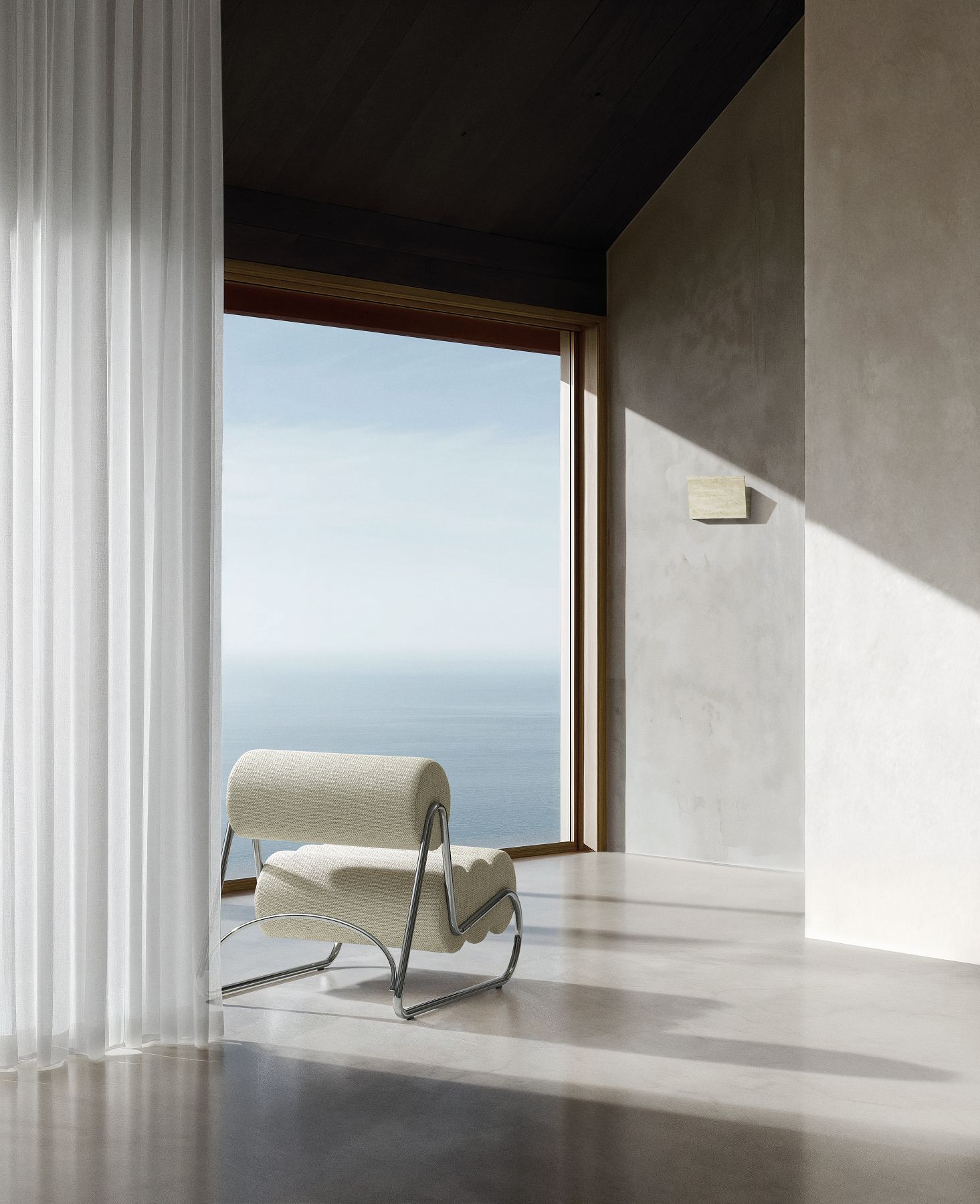 Beiger Fave Armchair Sessel von NORR11 mit verchromtem Gestell vor Fenster mit Meerblick.