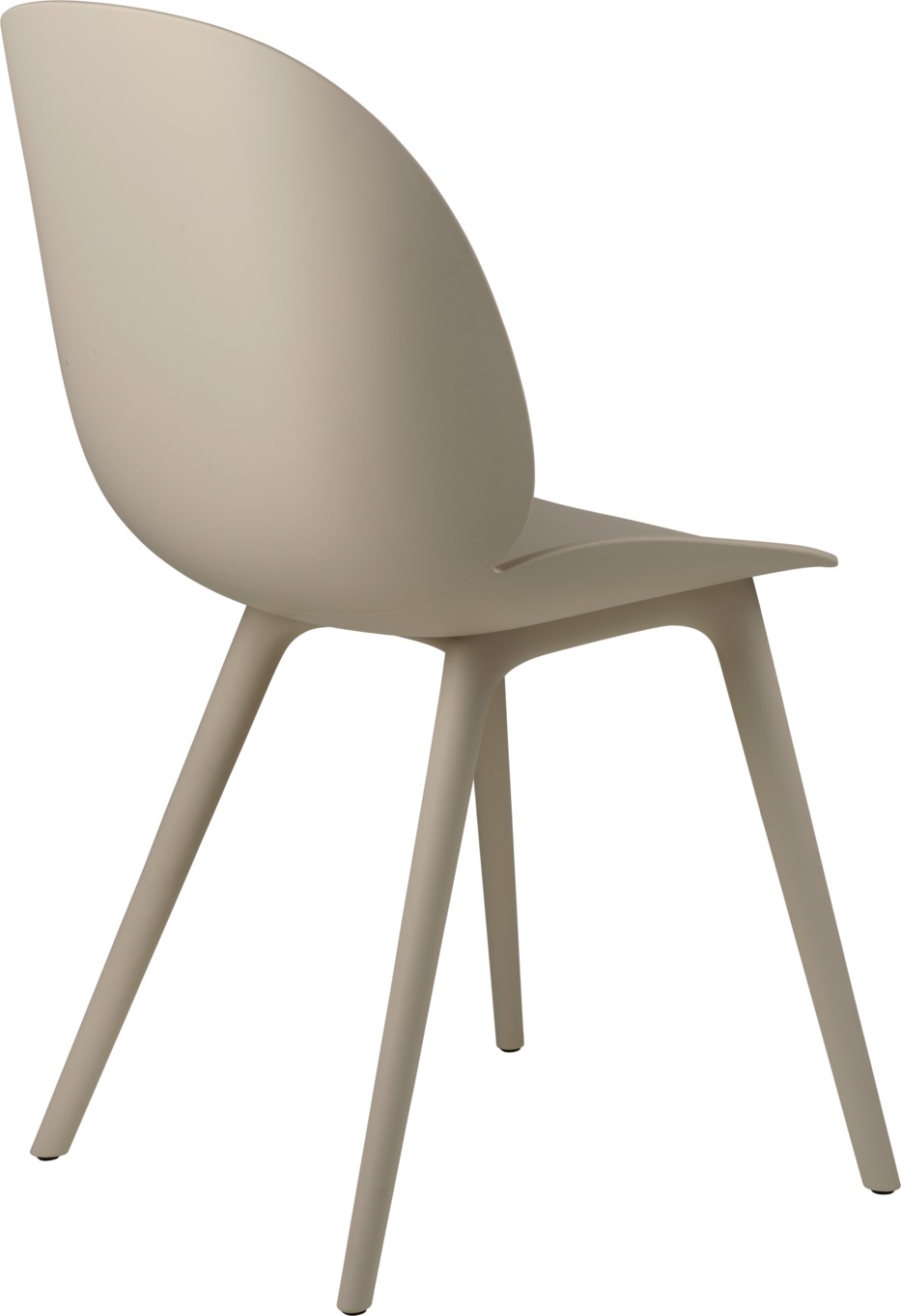 Beige Beetle Chair von Gubi, ein moderner Esszimmerstuhl für den Außenbereich.