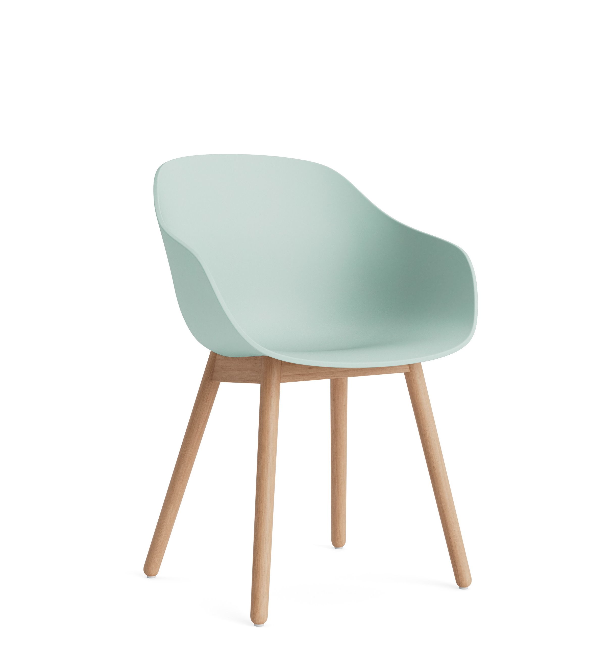 About A Chair AAC 212 Stuhl in Dusty Mint mit Holzbeinen.