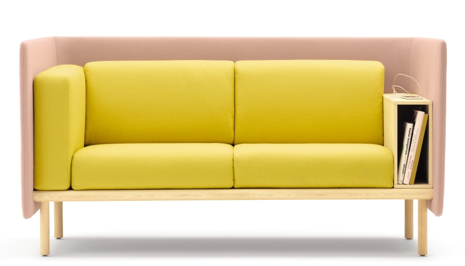 Gelbes Floater 2-Sitzer Sofa von Cor mit hellrosa Akzenten und integriertem Regal für Bücher.