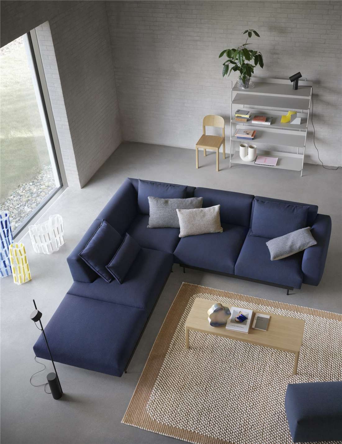 Post vloerlamp van Muuto