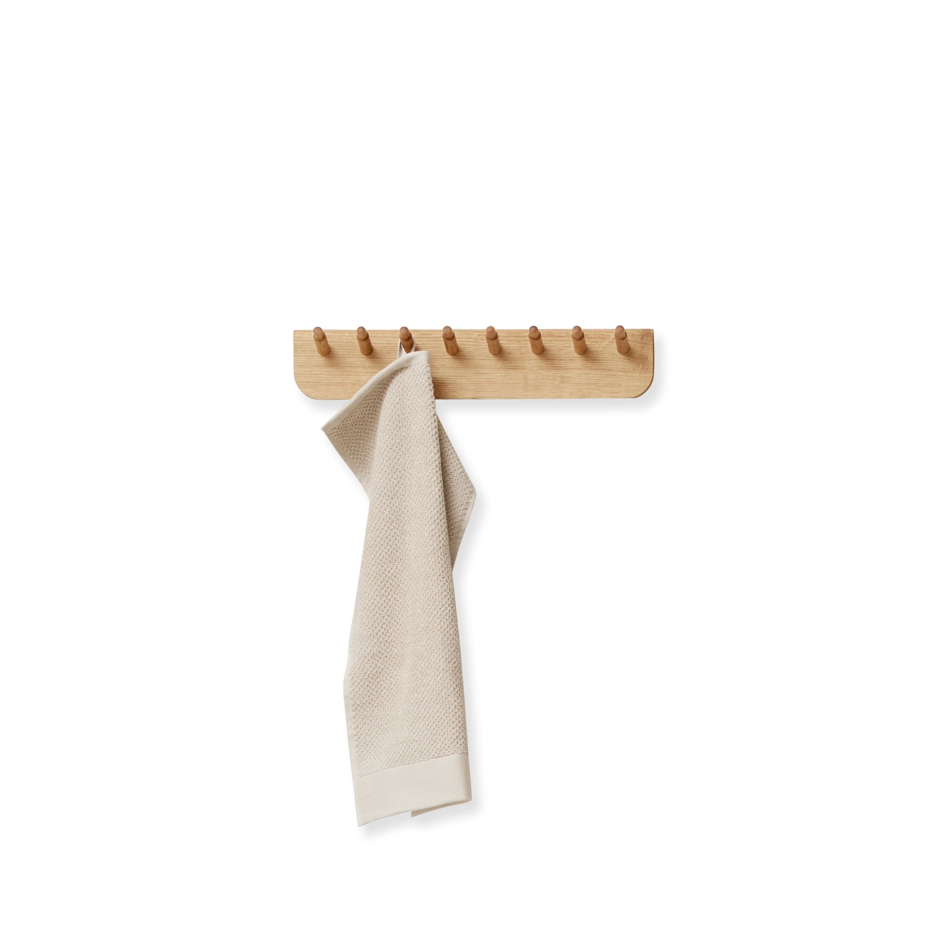 Echo Garderobenleiste aus Eiche, weiß geölt mit Handtuch. Moderne Wandgarderobe mit Haken.