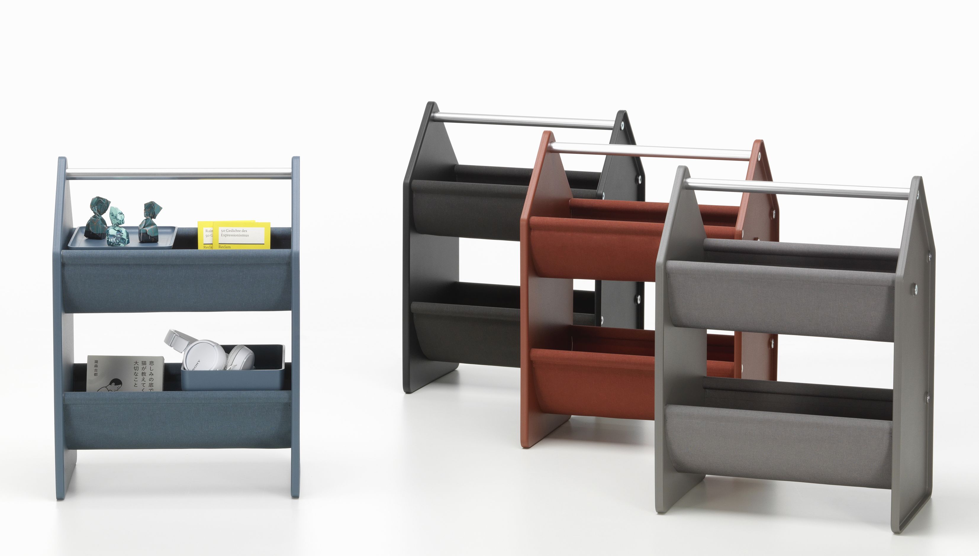 Vitra Drop Box Tray Set in Blau, Schwarz, Braun und Grau, modernes Aufbewahrungsmöbel für Büro und Wohnraum.