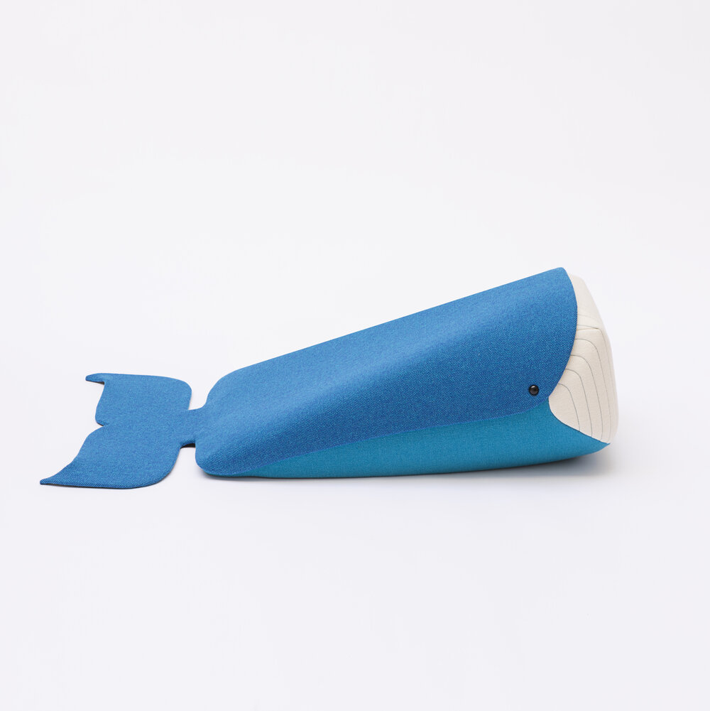 Blaues Wal Sitzkissen von EO Denmark Zoo Collection, großes Bodenkissen für Kinderzimmer.