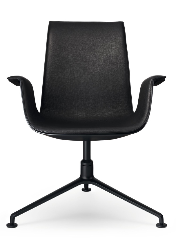 Schwarzer FK Sessel von Walter Knoll mit Lederbezug und Drehfuß, Frontansicht.