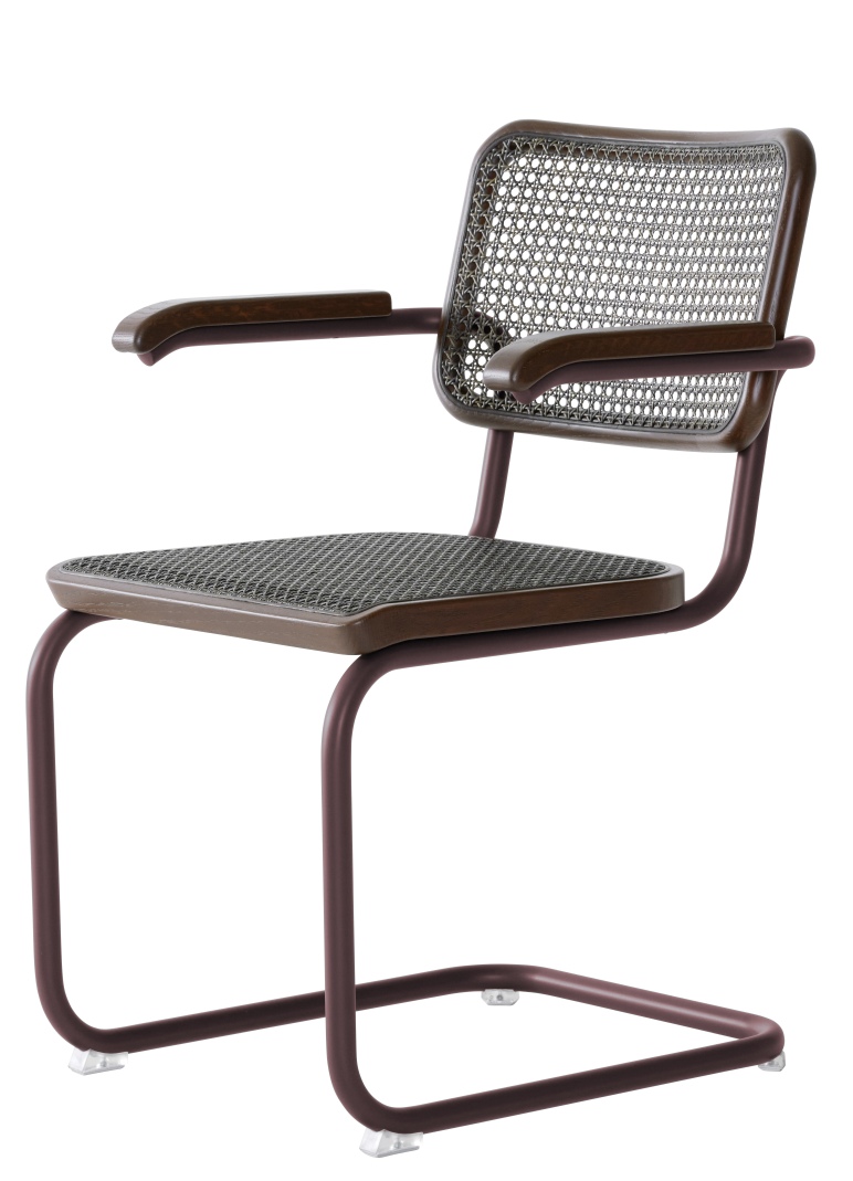 S 64 V Thonet Freischwinger Stuhl mit Stahlrohrgestell, Wiener Geflecht, Holzarmlehnen und braunem Bezug.