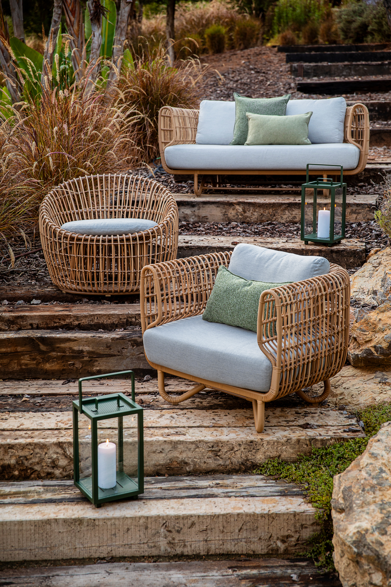 Nest Outdoor-loungestoel met kussens, Cane-Line-frame wit / kussens wit