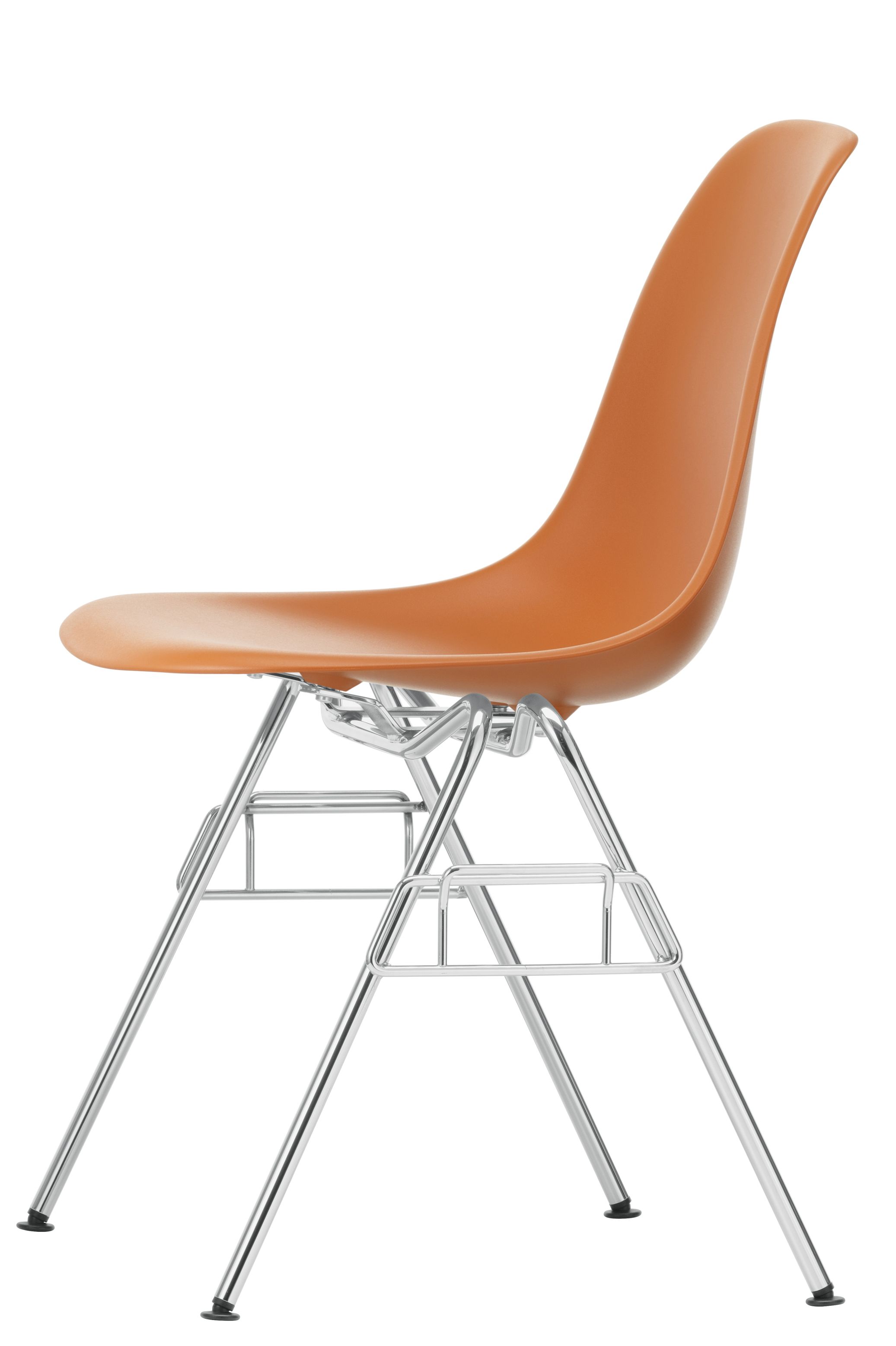 Eames Plastic Side Chair DSS Stuhl Vitra in Kupferrot mit verchromtem Gestell, seitliche Ansicht.