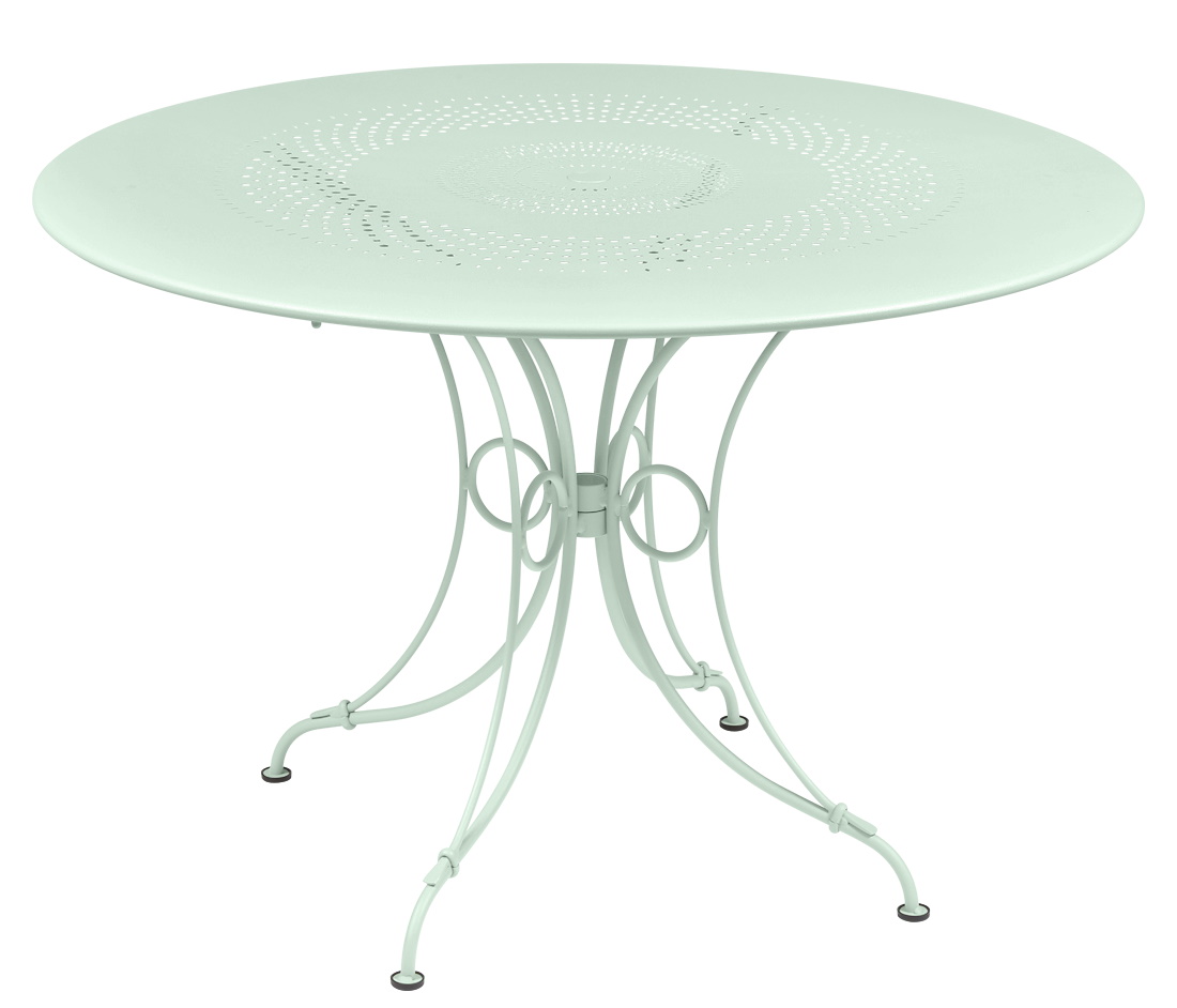 Fermob 1900 Gartentisch, runder Outdoor-Tisch aus Metall in Mintgrün mit filigranem Lochmuster.