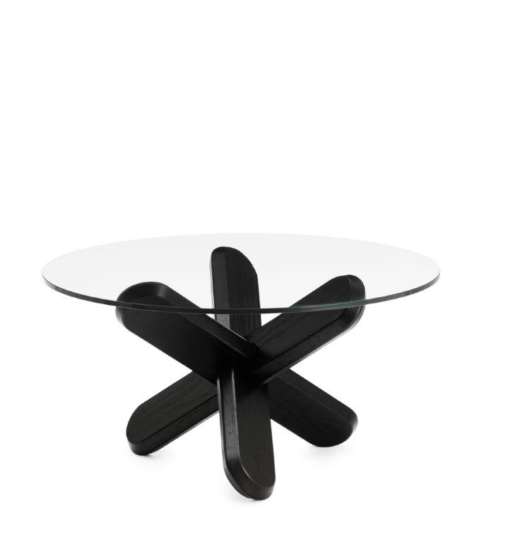 Normann Copenhagen Ding Table: Moderner Couchtisch mit Glasplatte und schwarzem Holzfuß in Sternform.