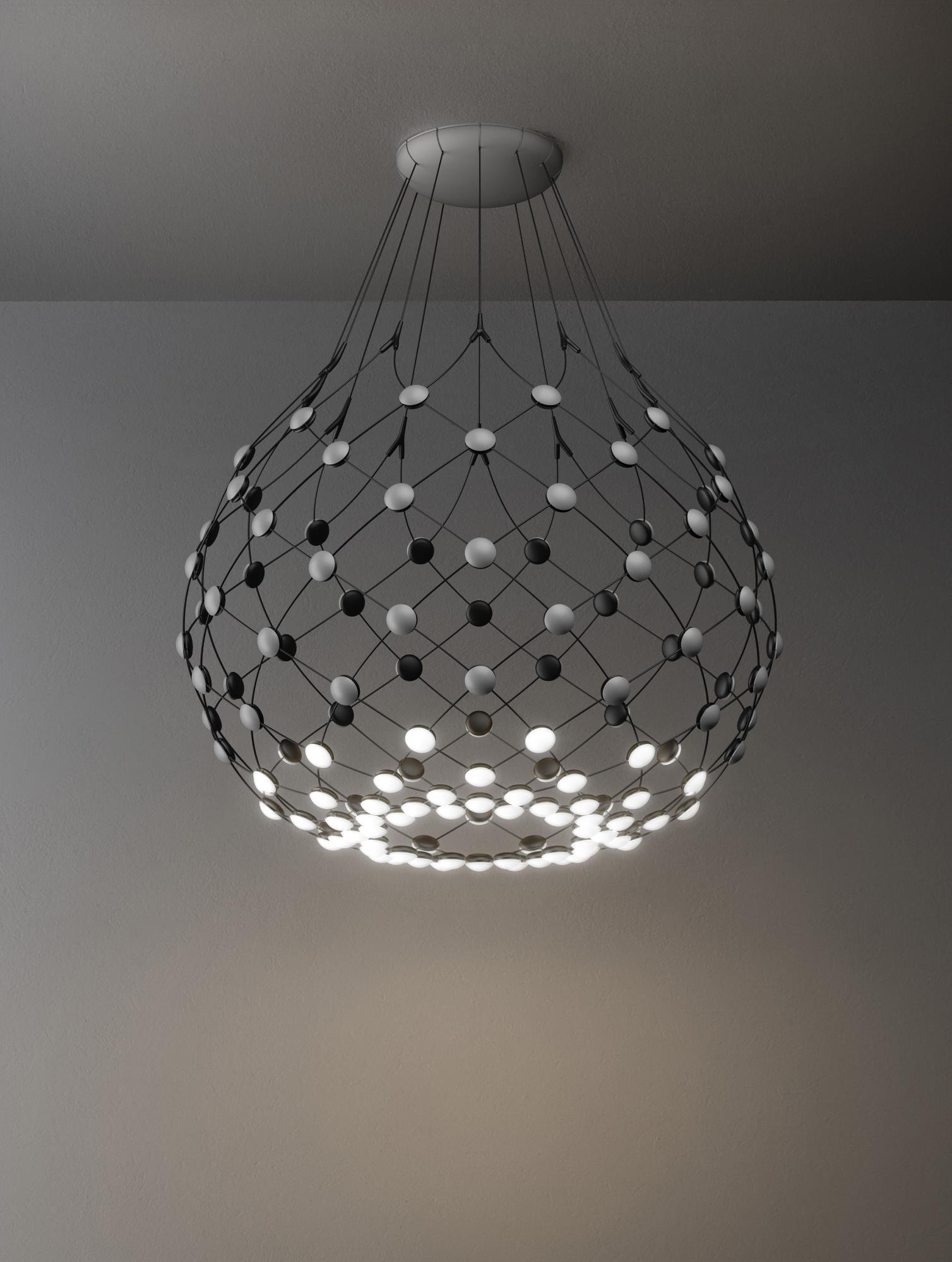 D86 Mesh Deckenleuchte von Luceplan: Moderne Hängelampe mit filigranem Netz und LED-Lichtern.