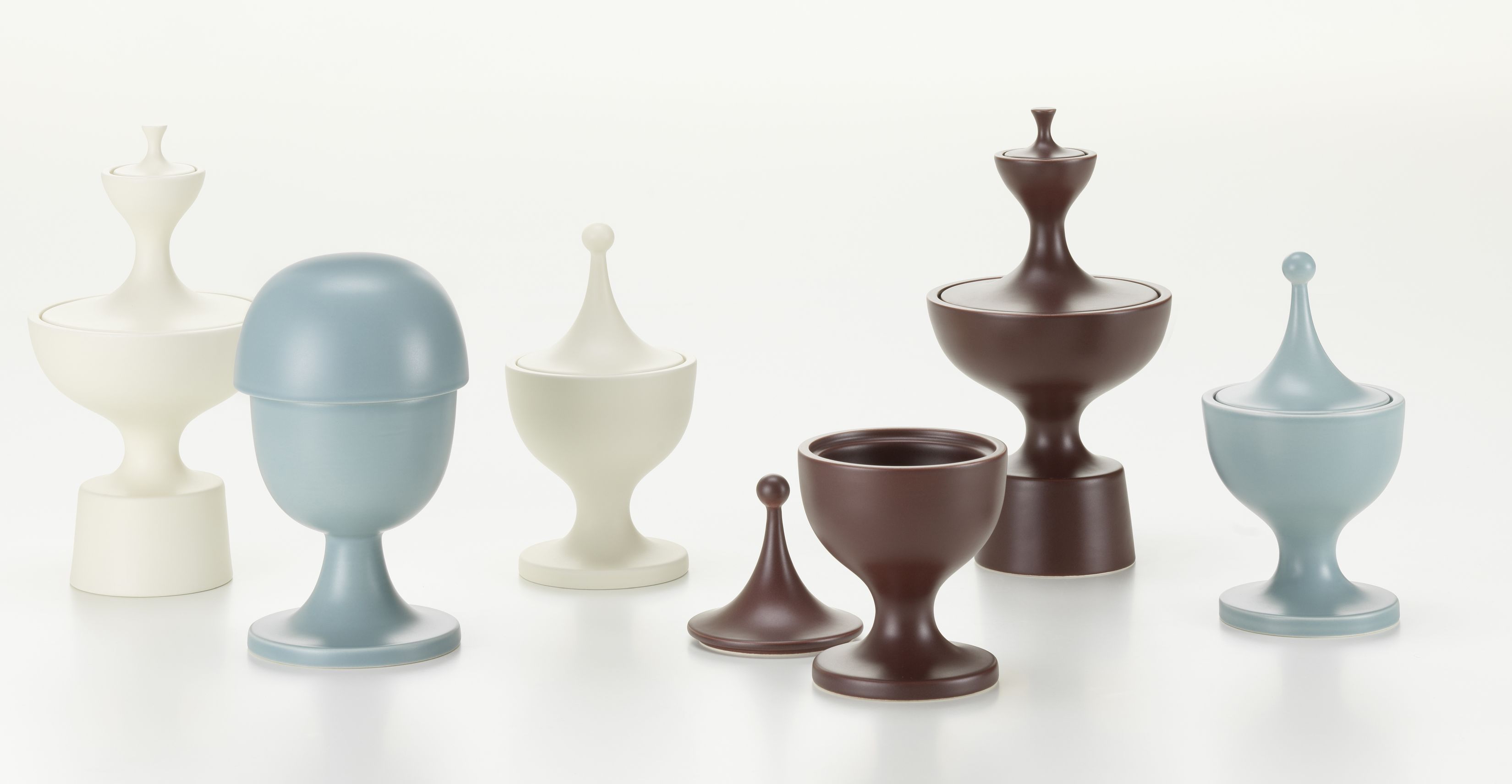 Keramikbehälter in Creme, Blau und Braun. Dekorative Gefäße mit Deckel für Wohnaccessoires.