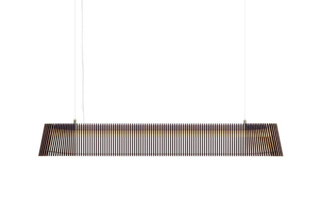Owalo 7000 Pendelleuchte von Secto Design, moderne Holzlampe mit vertikalen Lamellen, skandinavisches Design für Wohnzimmer und Essbereich.