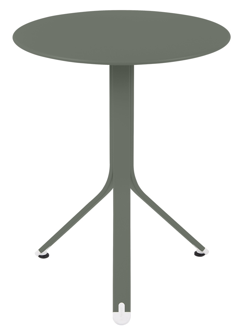 Resto Outdoor Tisch von Fermob, ein runder, olivgrüner Gartentisch mit zentralem Standfuß und filigranem Design.