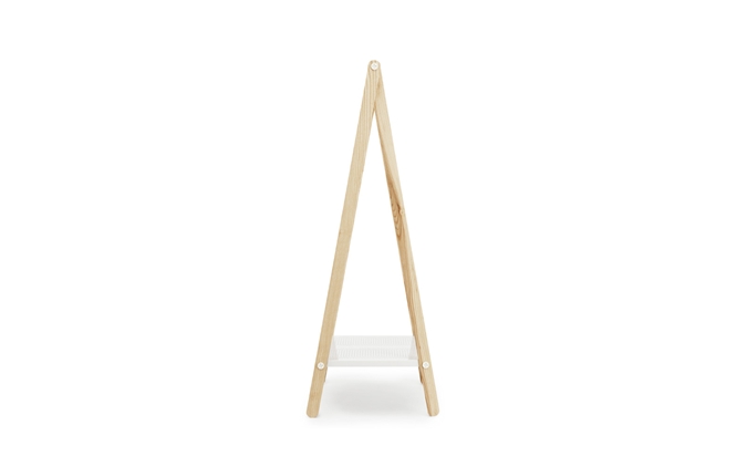 Toj Kleiderständer von Normann Copenhagen aus hellem Holz mit Ablage für Schuhe oder Accessoires.