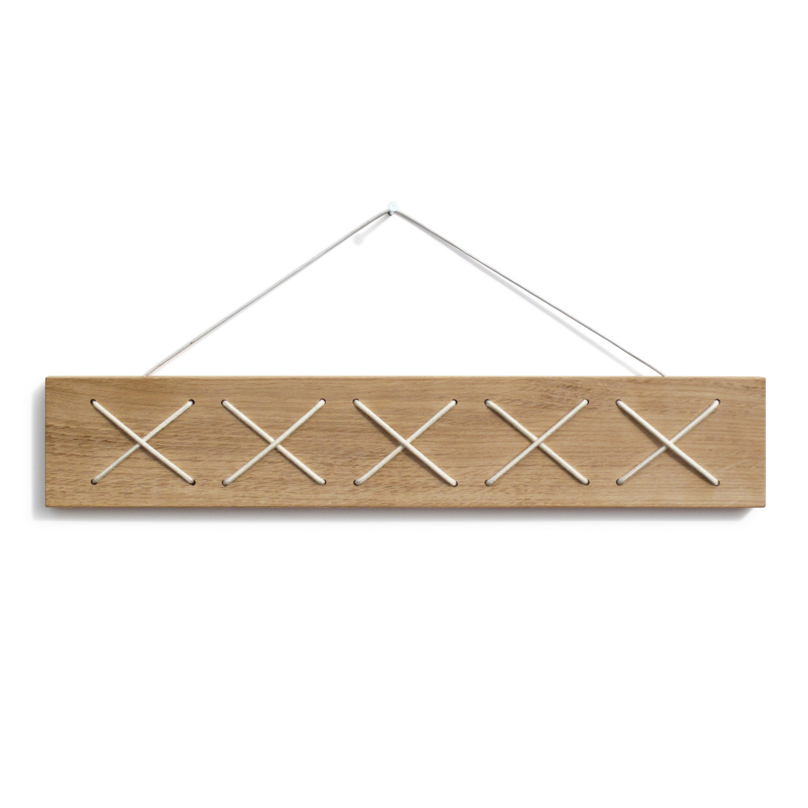 Kräutertrockner aus Holz mit gekreuzten Schnüren zum Aufhängen, ideal zum Trocknen von Kräutern.