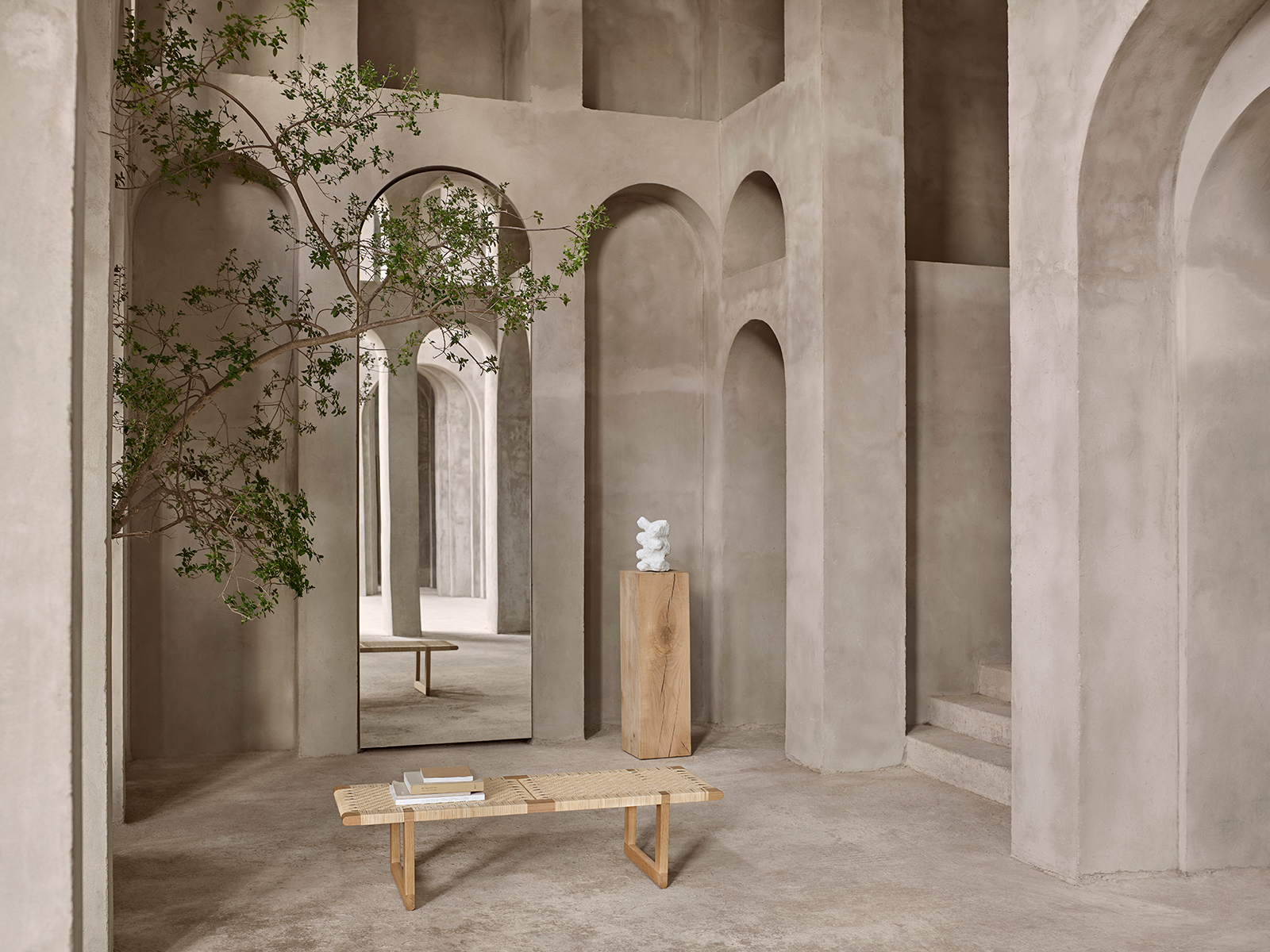 Borge Mogensen Bank von Carl Hansen, helle Holzbank mit Rattan, minimalistisches Design.