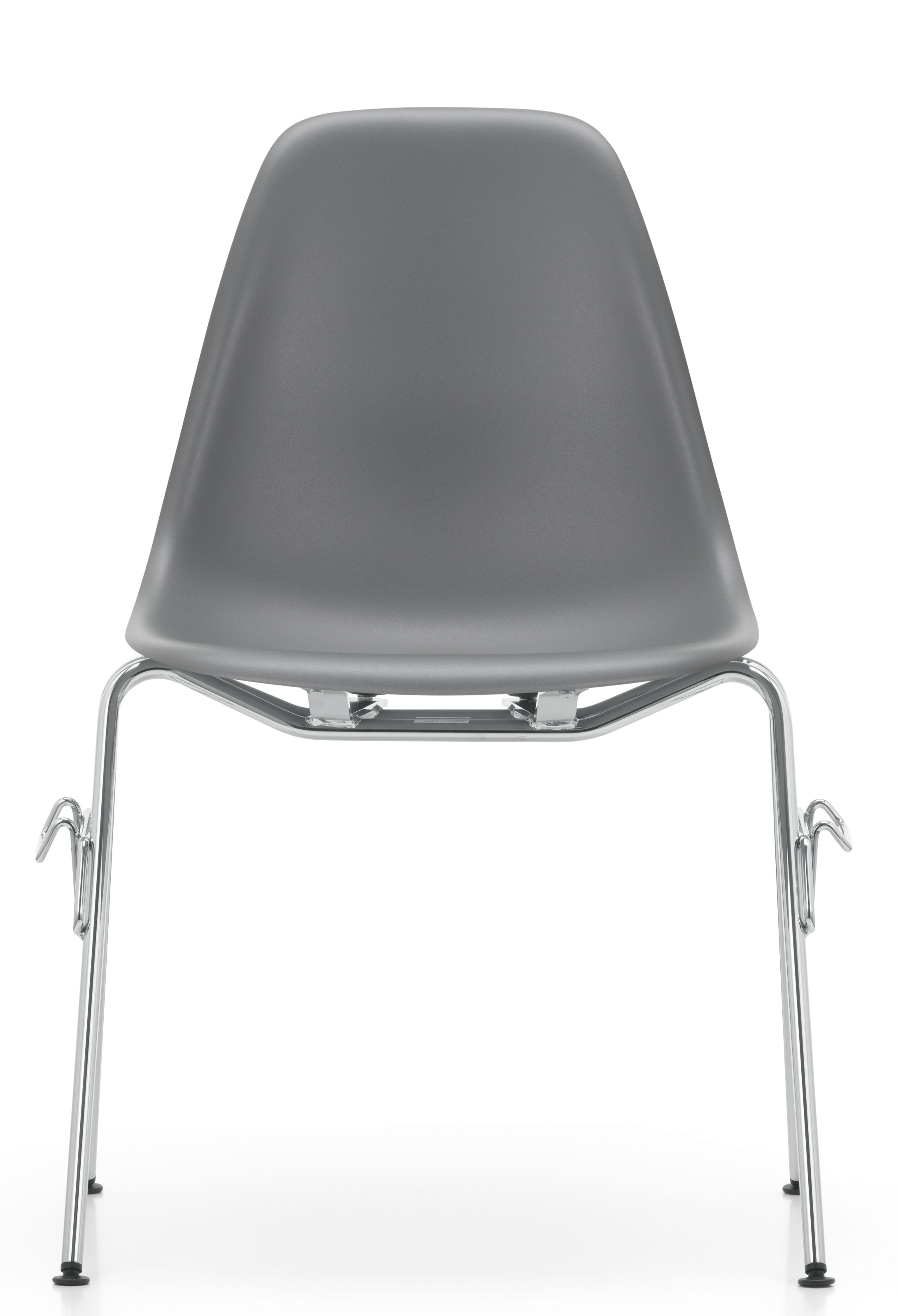 Grauer Eames Plastic Side Chair DSS Stuhl von Vitra mit verchromtem Stahlgestell und Stapelfunktion.
