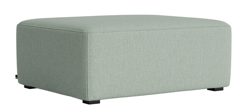 Heller, quadratischer Mags Ottoman Hocker von Hay mit feinem, hellgrünem Stoffbezug und schwarzen Füßen.