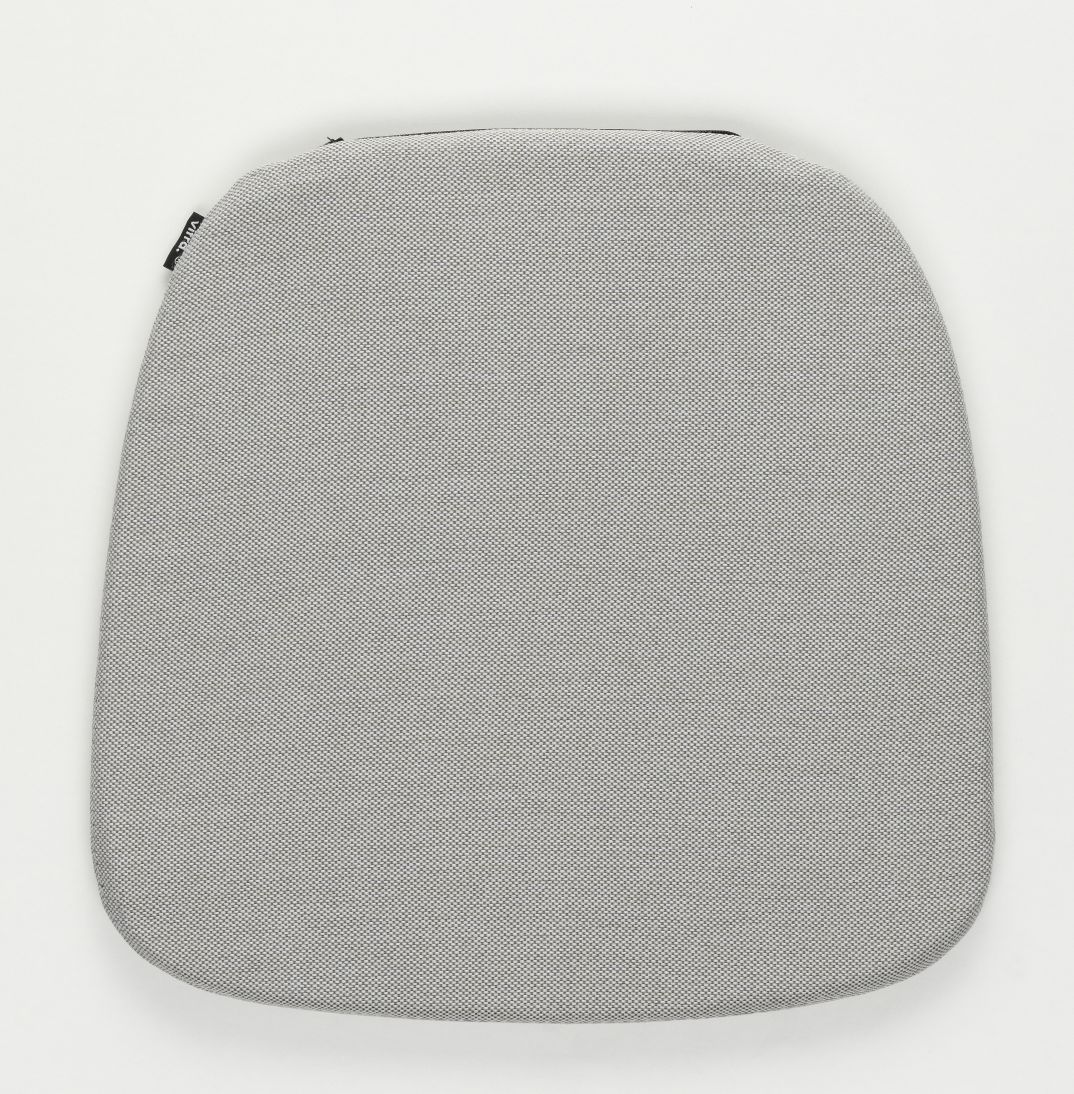 Soft Seats Sitzkissen von Vitra, Modell Typ A Cosy 2 in Pebble Grey, für Indoor und Outdoor.