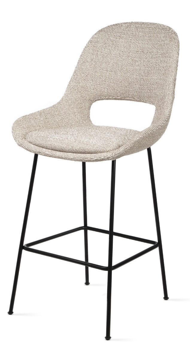 Theia Counter Armchair Low Barhocker von Freifrau Manufaktur mit beigem Stoffbezug und schwarzem Metallgestell.