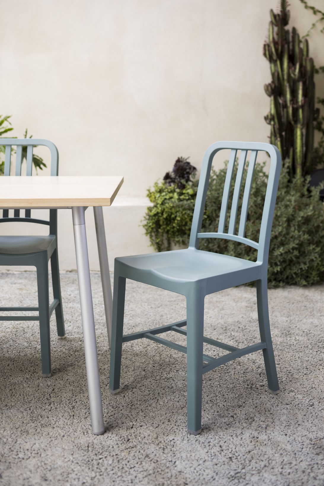 111 Navy Chair stoel Emeco Red