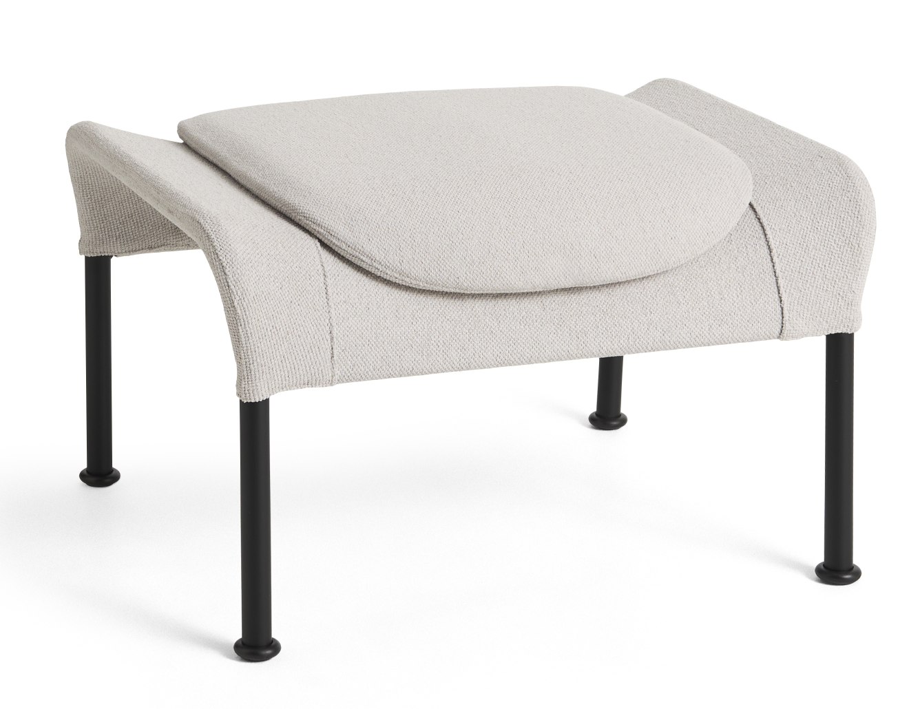 02 Ottoman Hay: Moderner, beiger Hocker mit schwarzem Metallgestell für Wohnzimmer und Wartebereiche.