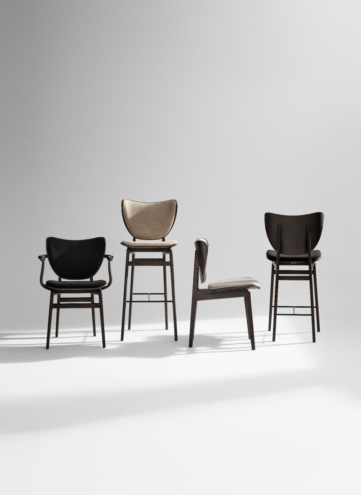 NORR11 Elephant Dining Armchair Armlehnenstuhl: Vier Stühle in verschiedenen Ausführungen und Perspektiven auf weißem Hintergrund.