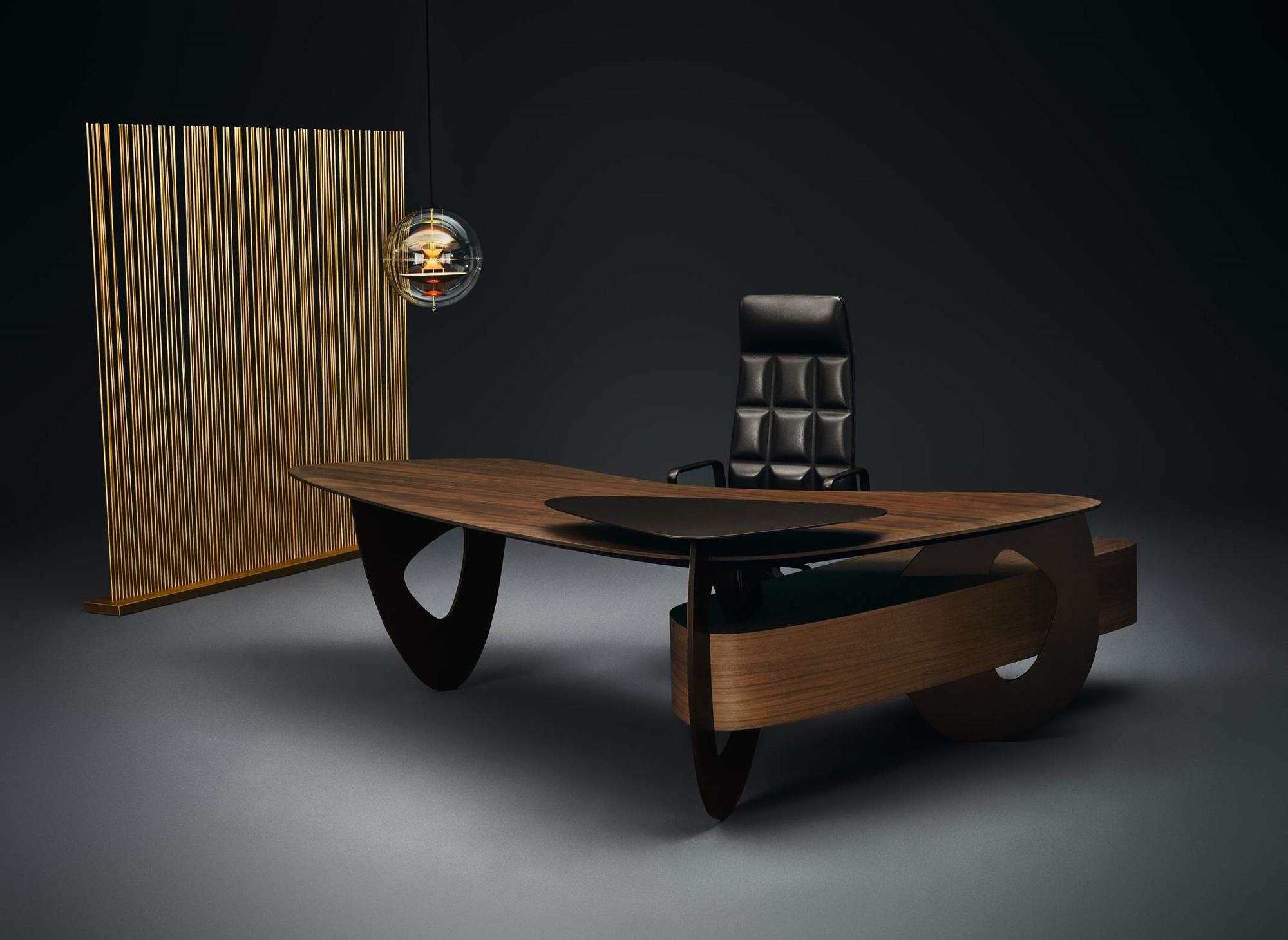 Walter Knoll Leadchair Executive Bürostuhl und moderner Schreibtisch mit Holzoberfläche und schwarzem Lederstuhl.