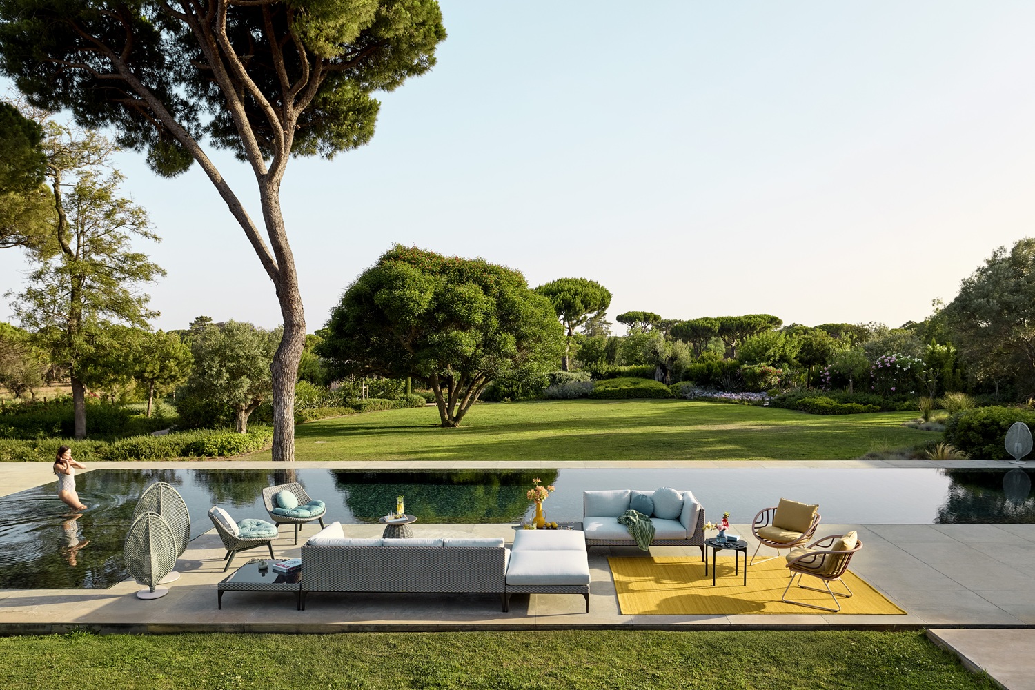 Mu Daybed, rechts, Dedon