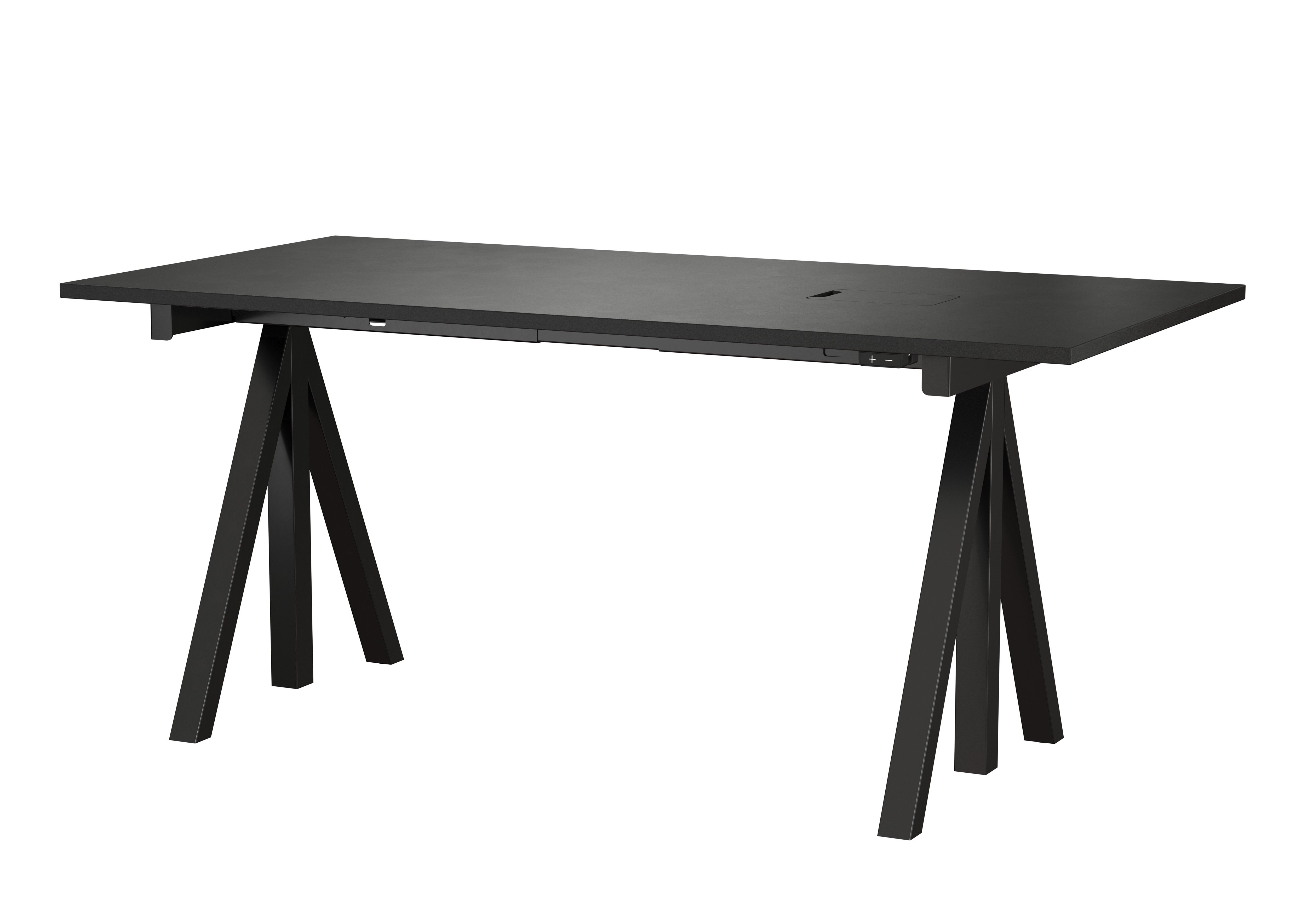 Schwarzer Works Schreibtisch von String Furniture mit höhenverstellbarem, fixem Gestell für modernes Büro oder Homeoffice.