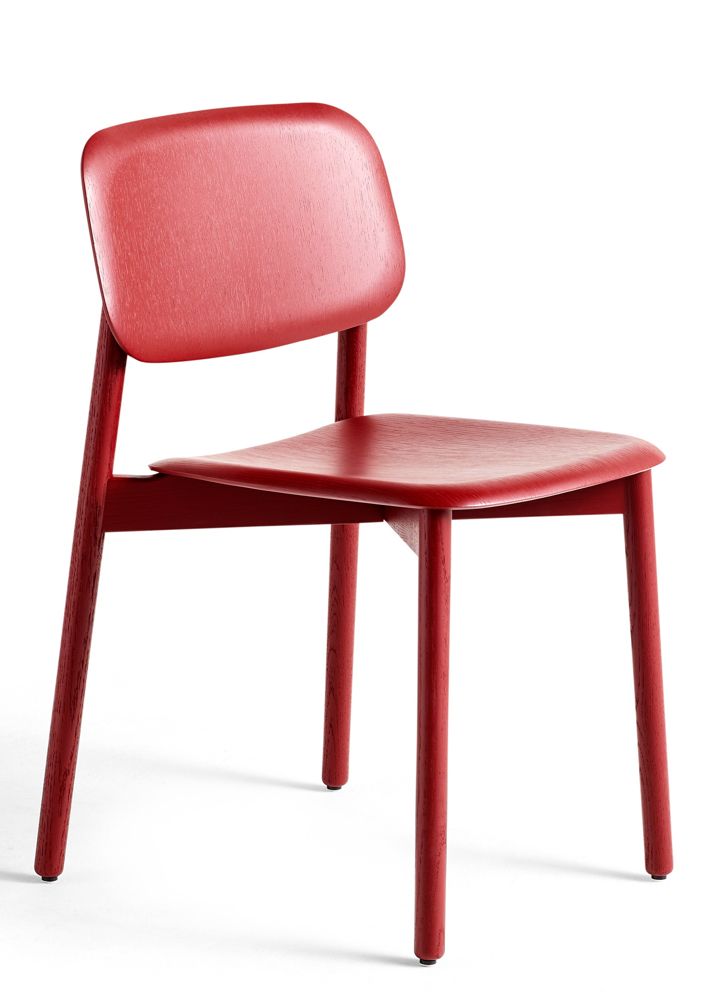 Roter Holzstuhl, Soft Edge Stuhl von Hay, modernes Design für Esszimmer und Wohnbereich.