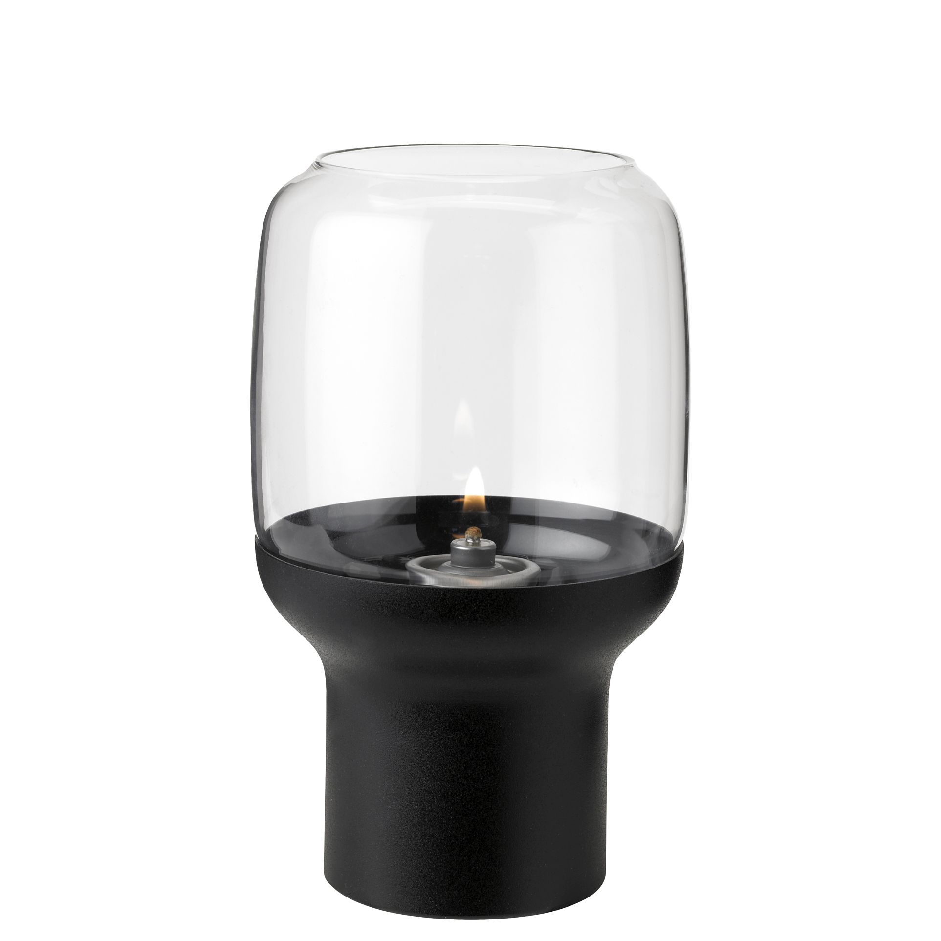 Stelton Hoop Hurricane Windlicht mit Glasaufsatz und brennender Flamme, ideal für stimmungsvolle Beleuchtung.