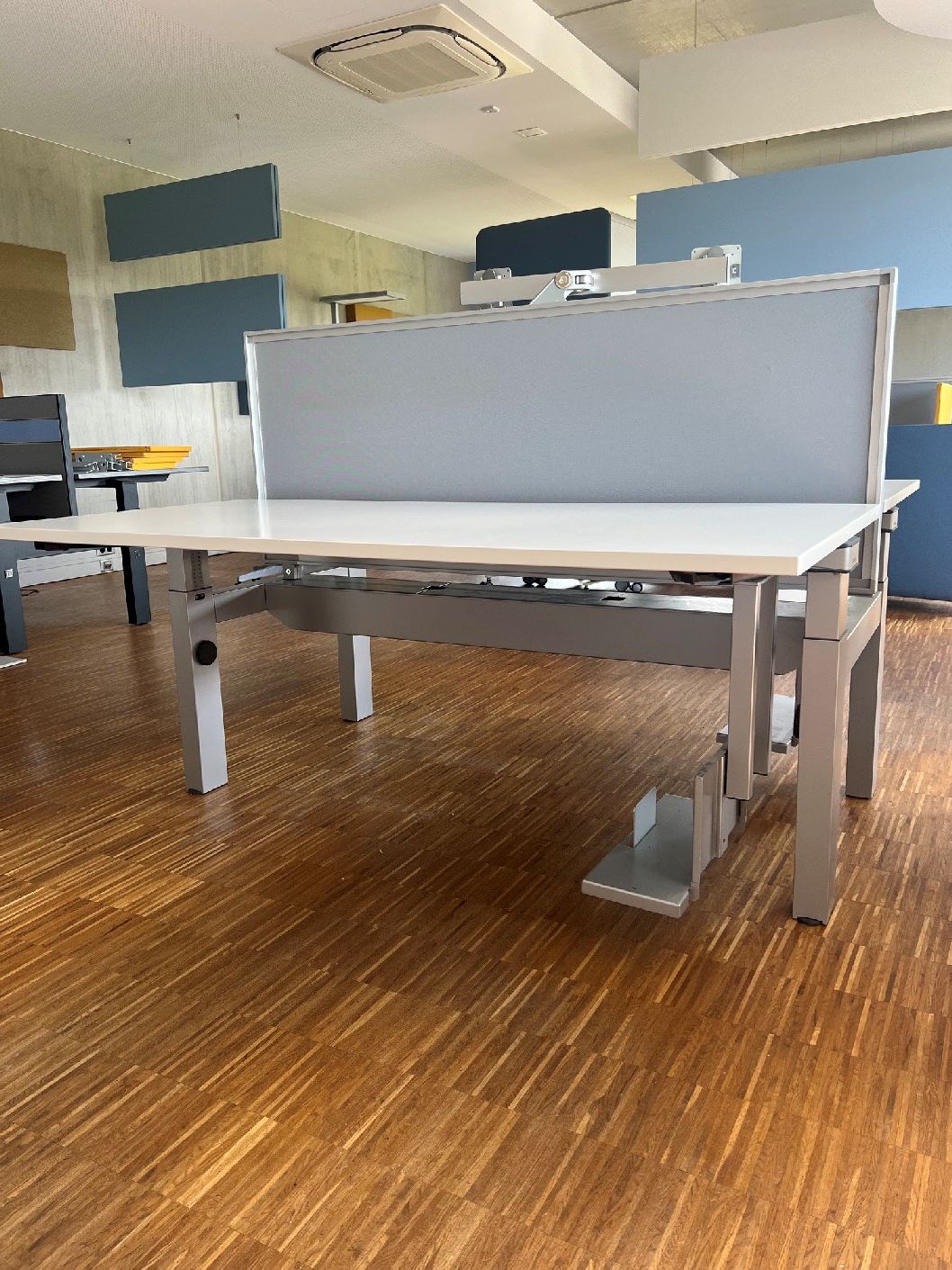 Steelcase dubbel werkstation, tentoonstellings-/tweedehands meubilair 
