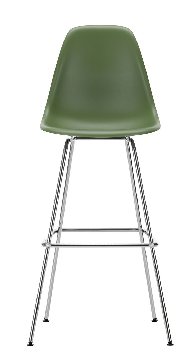 Eames Plastic Bar Stool von Vitra, hoher Barhocker in Olivgrün mit verchromtem Stahlgestell.