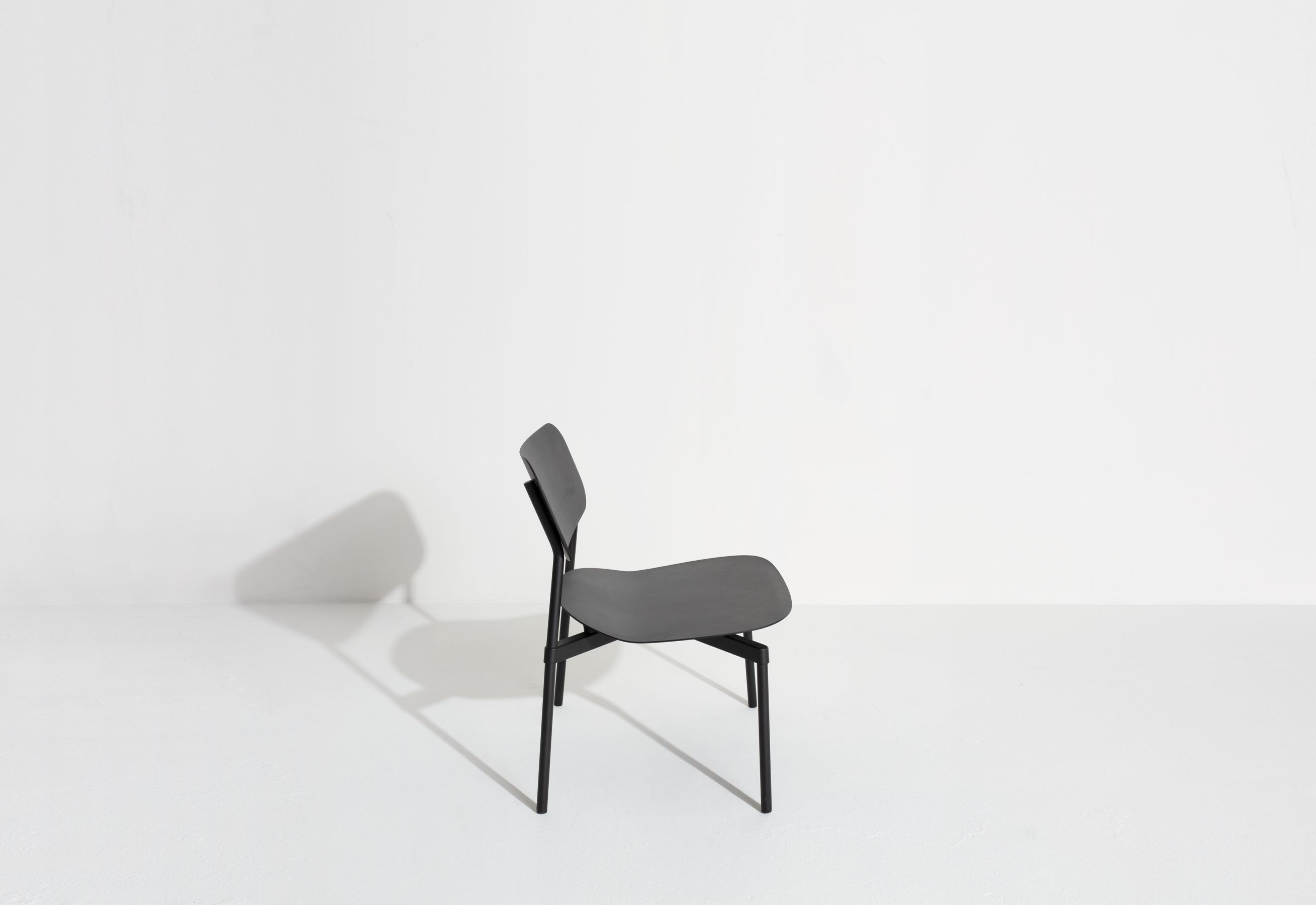 Fromme Lounge Chair fauteuil van Petite Friture 