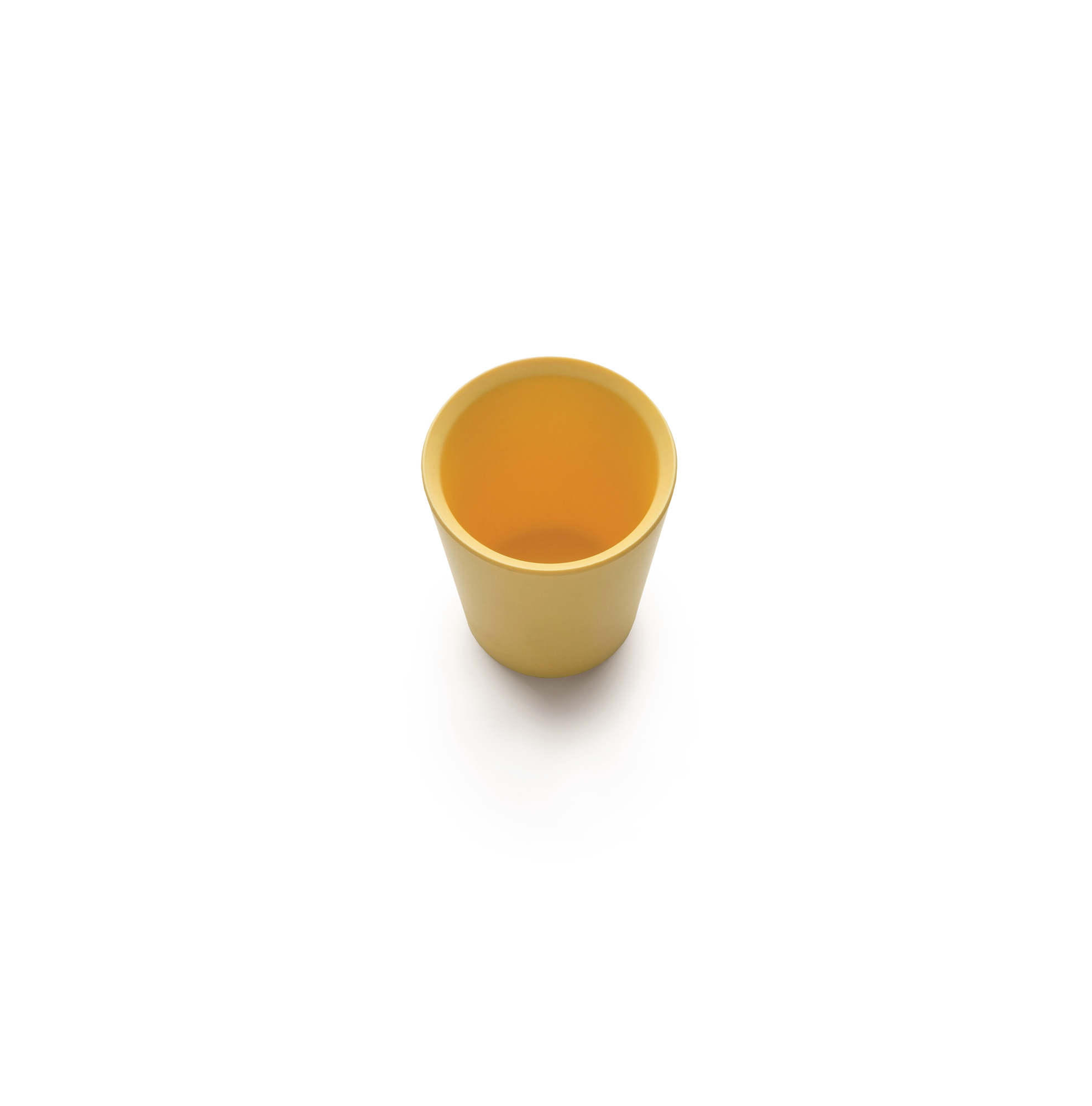 Gelber Alessi Kinderbecher aus der Giro Kids Collection für Babys und Kleinkinder.
