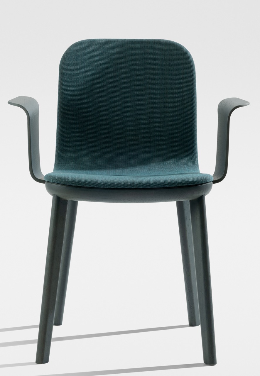 Aeon Comfort Armlehnstuhl von Zeitraum, vollgepolstert in blaugrün, moderner Holzstuhl für Esszimmer und Wohnbereich.