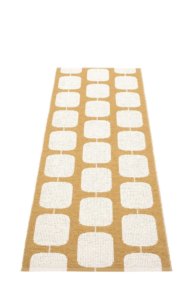 Sten Kunststoffteppich in Ocker/Vanille mit geometrischem Muster. Moderner Teppich für Innen und Außen.