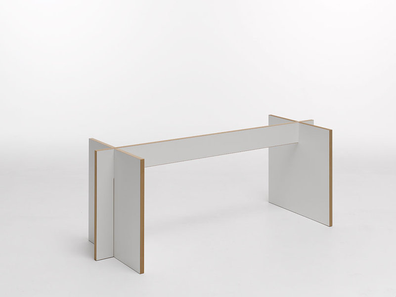 Tojo Bank aus der Tischgruppe, minimalistisches Design, weiße Holzbank für Esszimmer und Küche.