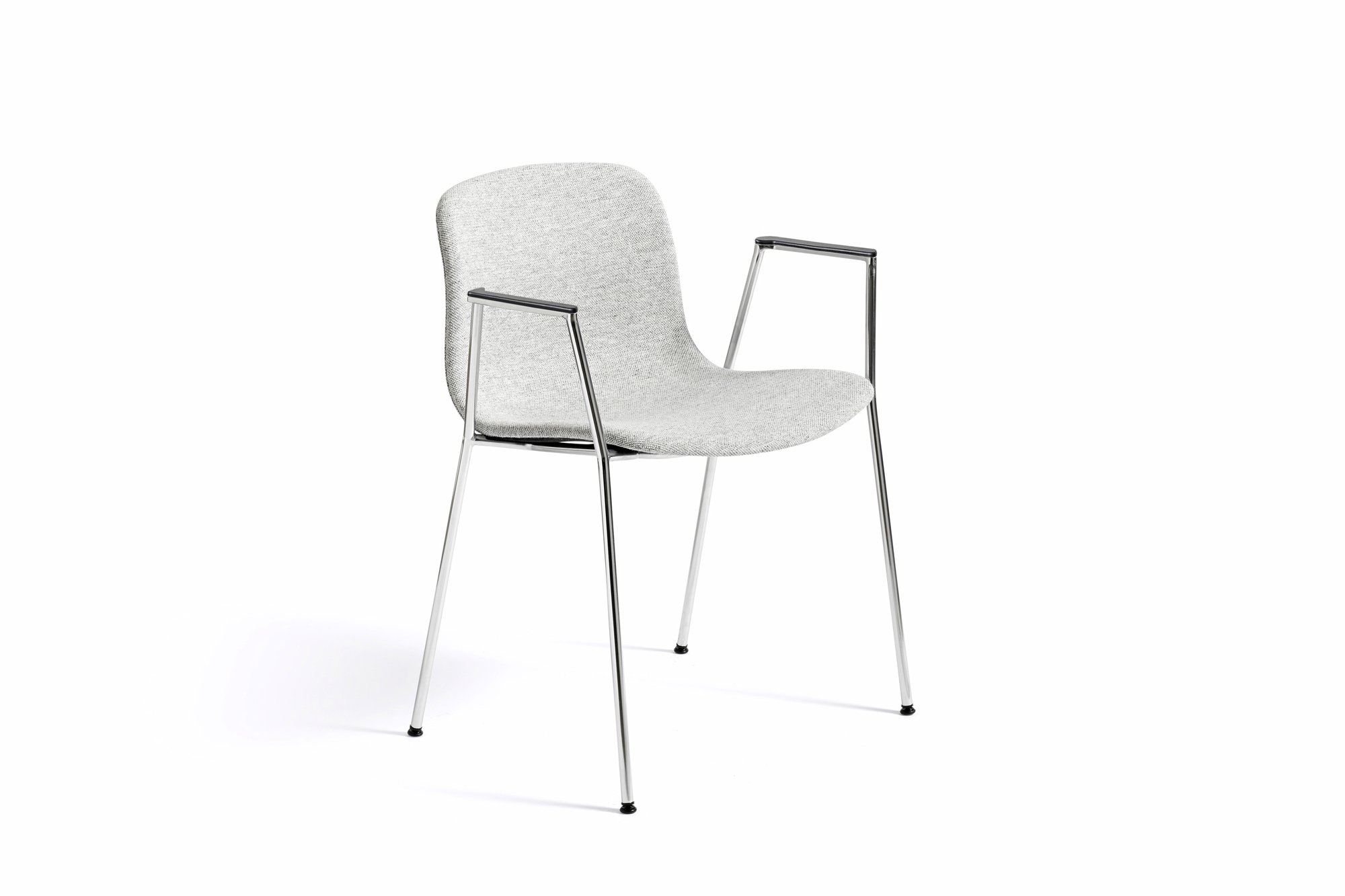 About a Chair AAC19 Stuhl von Hay mit Armlehnen und Vollpolster in Grau.