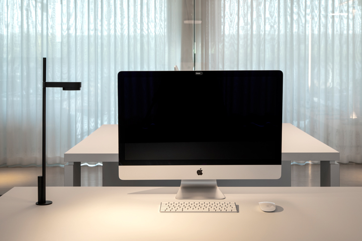 Kido Desk tafellamp, vaste bevestiging, Ø 51 mm, Belux